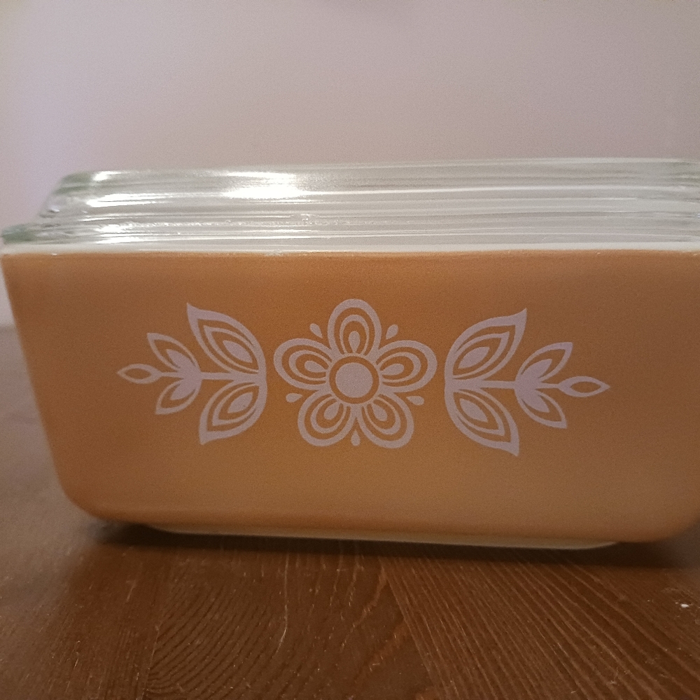 Pyrex #0502 Gold Butterfly 1 1/2 pint